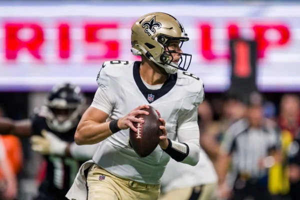 NFL: quarterback do New Orleans Saints é eleito Novato do Ano