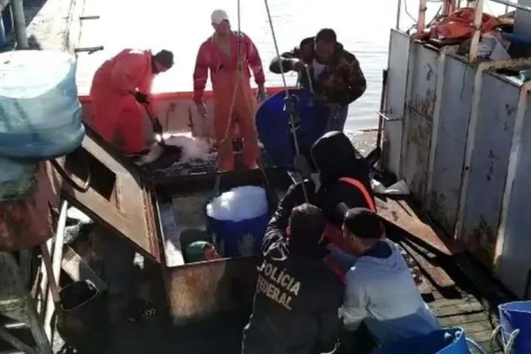 Barco pesqueiro carregado de cocaína
