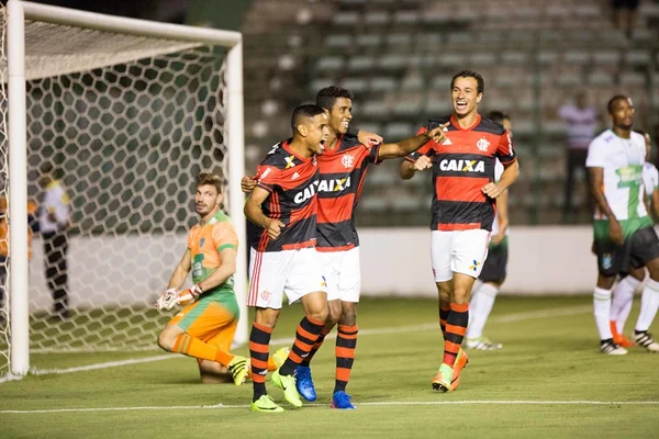 Flamengo enfrenta o Nova Iguaçu no Mané Garrincha neste domingo (4/2)