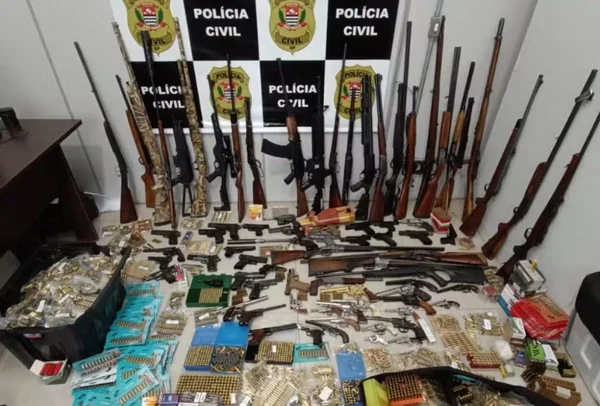 Armas apreendidas em casa de suspeito