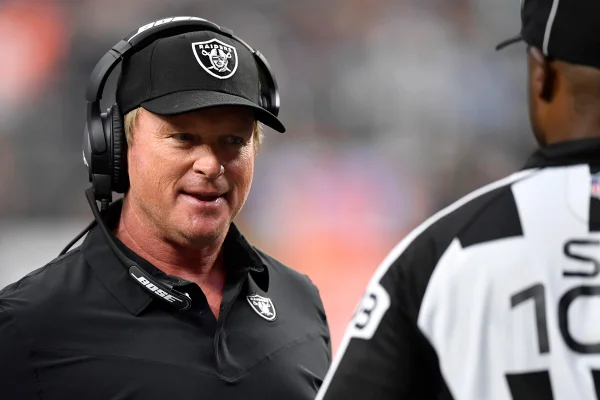 Em meio a investigações sobre assédio sexual, NFL descobre e-mail racista