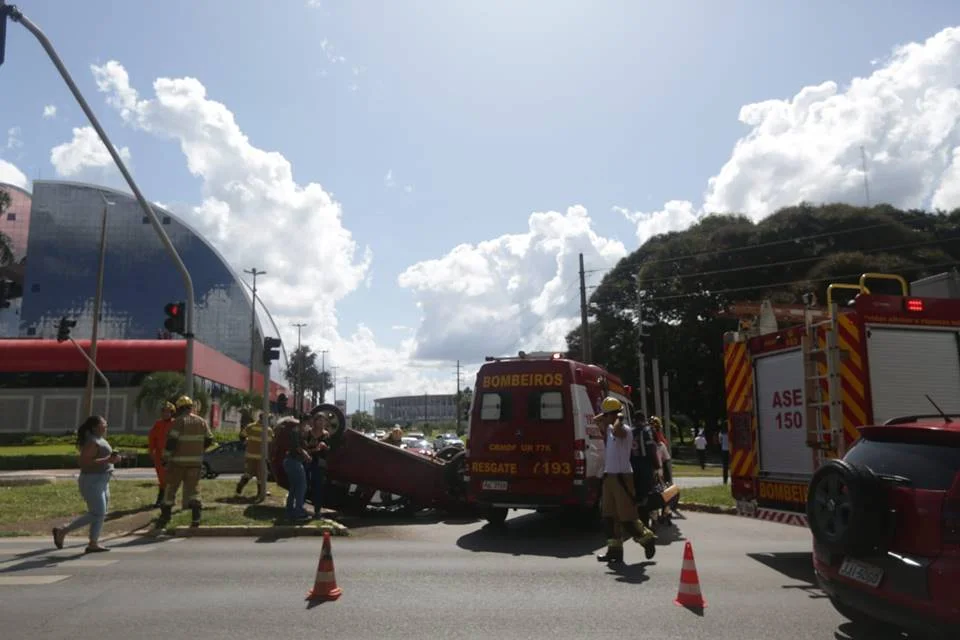 Corpo de Bombeiros foi acionado Corpo de Bombeiros foi acionado
