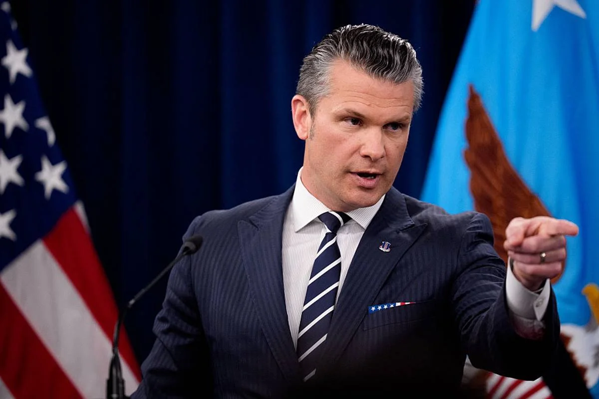 Hegseth chama Musk para projeto sobre guerras: "Sem gordos, sem trans”