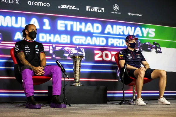 Hamilton e Verstappen
