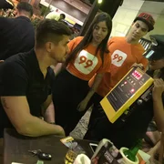 Ação da 99Pop com clientes em bares de Brasília Ação da 99Pop com clientes em bares de Brasília