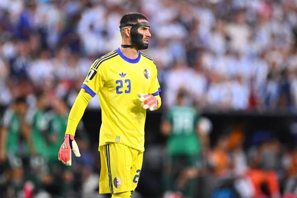 Goleiro da Argélia é filho de Zidane e falhou em golaço de Messi