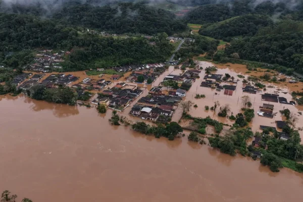 Cidade de SP fica embaixo d’água após chuvas e cheia do Rio Ribeira - destaque galeria Cidade de SP fica embaixo d’água após chuvas e cheia do Rio Ribeira - destaque galeria