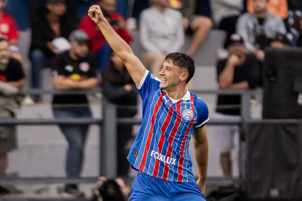Em jogo de cinco gols, Bahia vence Bragantino pelo Campeonato Brasileiro