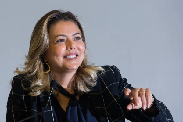 Leila Barros