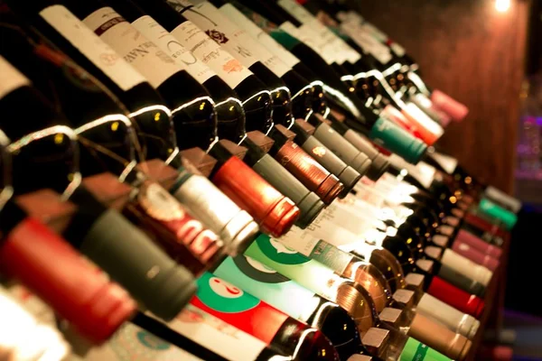 Confira restaurantes que oferecem bons vinhos a menos de R$ 50