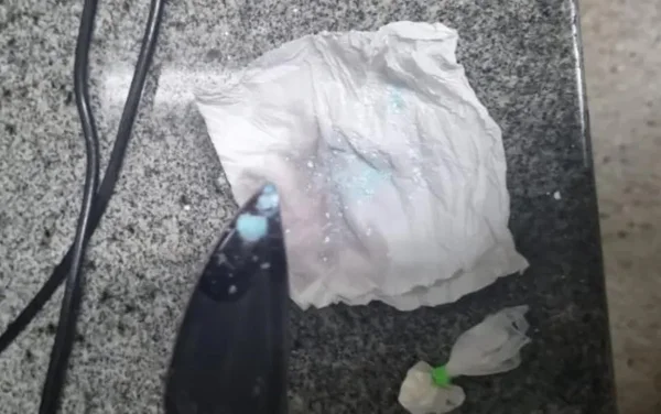 imagem colorida bebe engole cocaina goias