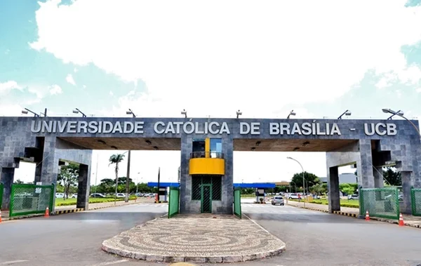 Estudante é ferida por assaltante na frente da Católica