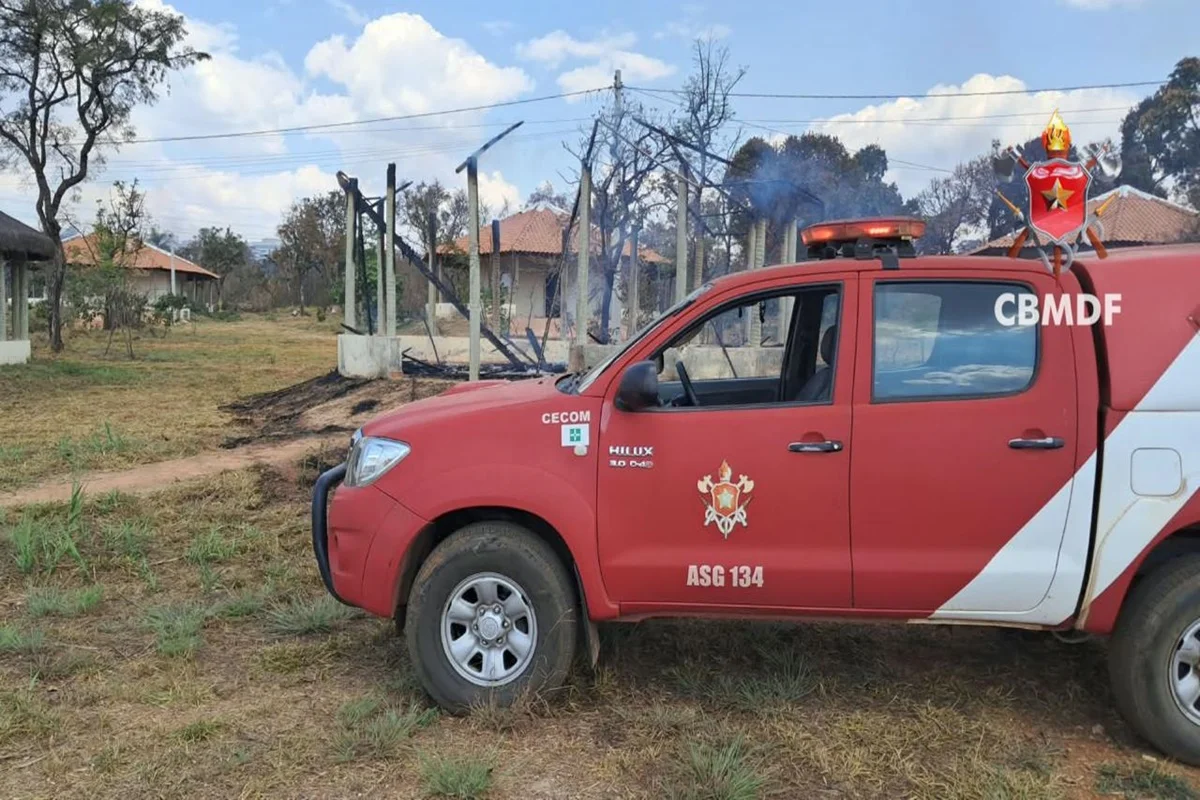 Drones foram utilizados para monitorar a área e identificar possíveis novos focos de incêndio Drones foram utilizados para monitorar a área e identificar possíveis novos focos de incêndio