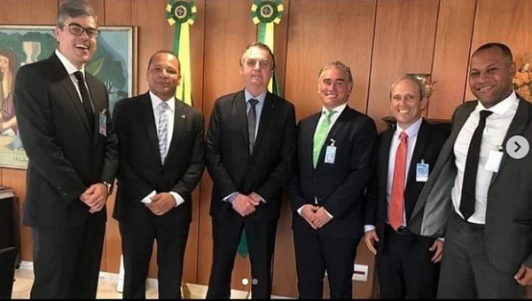Encontro de Bolsonaro, Guedes e Neymar pai é alvo de questionamento
