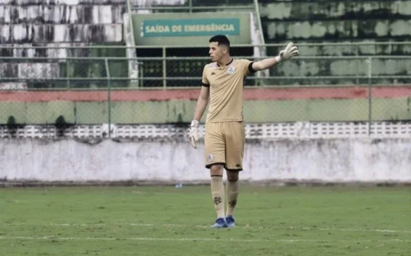 Quem é o novo goleiro de 1,96m e 19 anos do Botafogo?