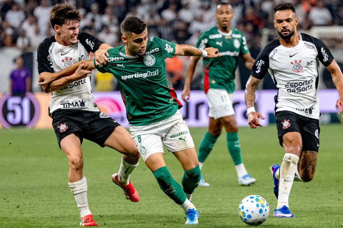 Brasileirão: Corinthians encara Palmeiras para evitar zona de rebaixamento