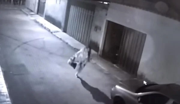 Mulher que teve rosto queimado com ácido no DF apresenta melhora