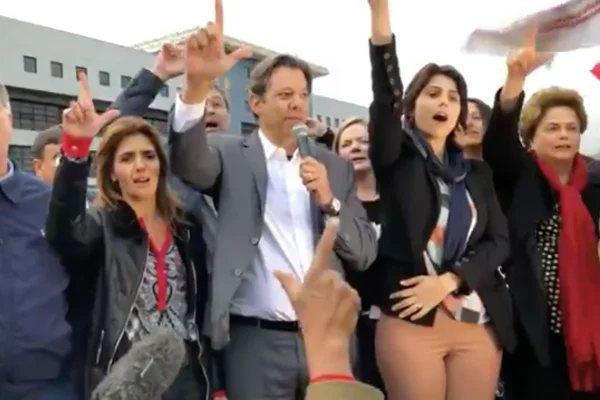 Carta de Lula oficializa Haddad e fala em perseguição jurídica
