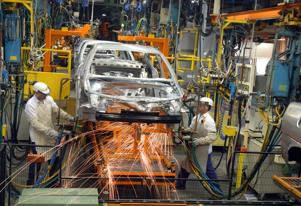 Anfavea revê previsão de vendas e já considera queda da produção
