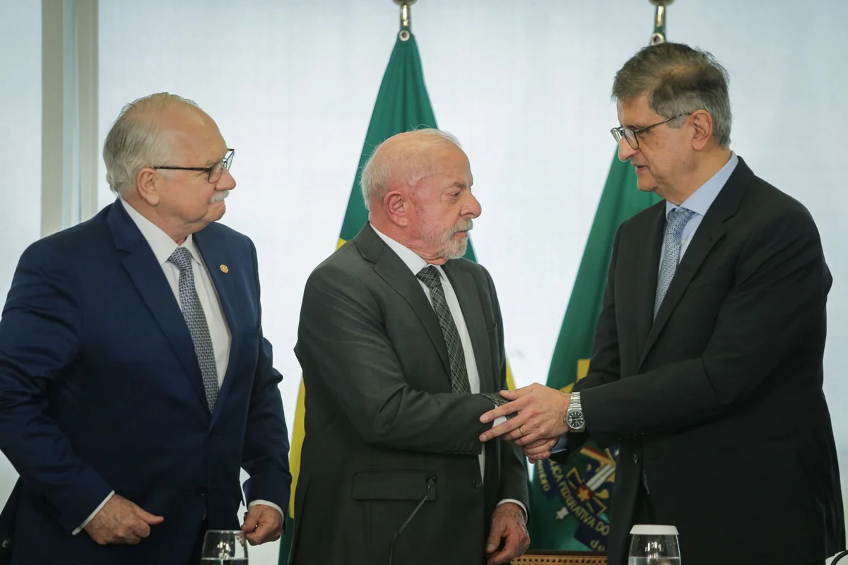 Presidente Lula, presidente do STF, ministro Edson Fachin, e procurador-geral da República, Paulo Gonet Presidente Lula, presidente do STF, ministro Edson Fachin, e procurador-geral da República, Paulo Gonet