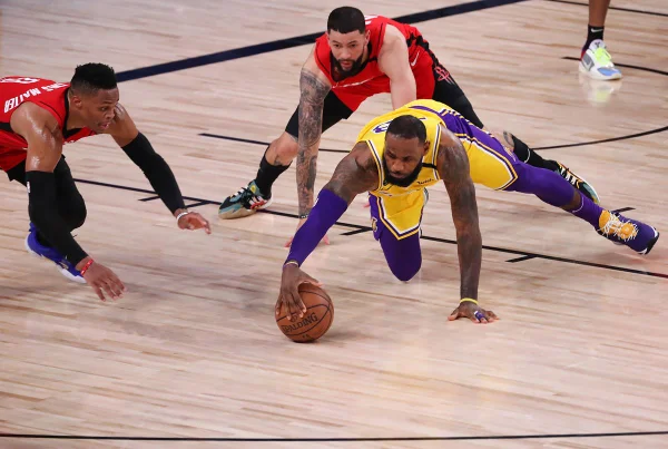 Lakers está a uma vitória da final do Oeste da NBA. Sábado é o Dia D