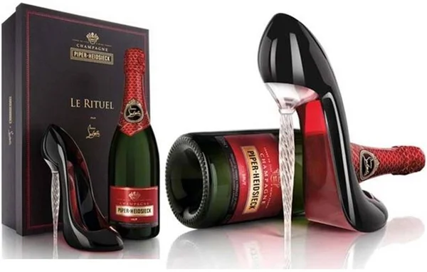 Fetiches com vinho. Na coluna de hoje: usando o sapato como taça