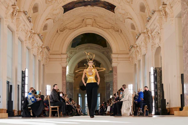 Primavera/verão 2022 da Schiaparelli na Semana de Alta-Costura