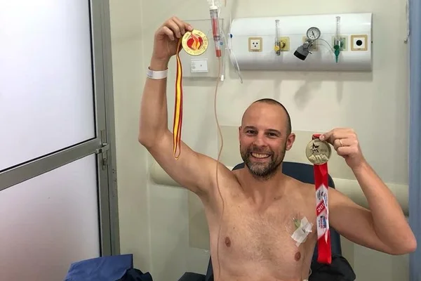 Conheça a história do bancário que teve leucemia grave e virou atleta