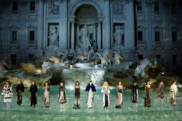 Com desfile de alta-costura em Roma, Fendi vai homenagear Lagerfeld