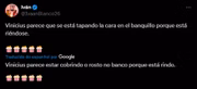 Eles apontaram que o jogador estava rindo no banco de reservas