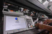 TRE-DF inicia carga e lacração de mais de 6 mil urnas para eleições TRE-DF inicia carga e lacração de mais de 6 mil urnas para eleições