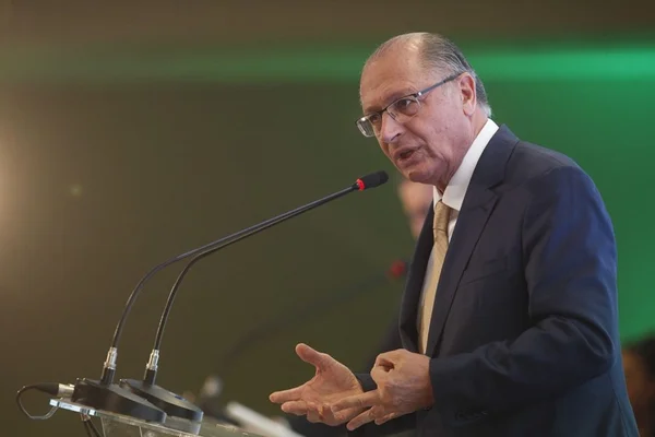 Após negar publicamente, Alckmin confirma à PGR reunião com delator