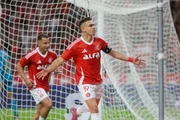 Borré comemorando gol pelo Internacional diante do Sport Borré comemorando gol pelo Internacional diante do Sport