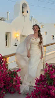 Isabella Rousso se casou na Grécia e escolheu look inspirado na mitologia para o pré-wedding Isabella Rousso se casou na Grécia e escolheu look inspirado na mitologia para o pré-wedding