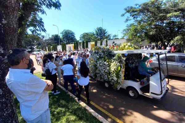 Corpo de fotojornalista Dida Sampaio é sepultado nesta 2ª (28/2) - destaque galeria Corpo de fotojornalista Dida Sampaio é sepultado nesta 2ª (28/2) - destaque galeria