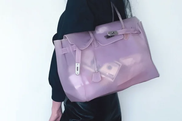Jelly Firkin: a “Birkin” de plástico que virou febre