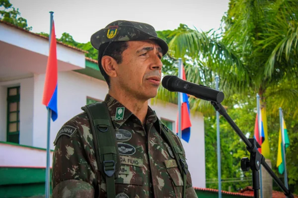 Morre general brasileiro que chefiou missão da ONU no Congo