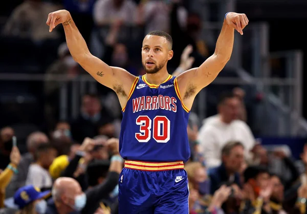 Steve Kerr afirma que Curry carrega grandeza de Michael Jordan