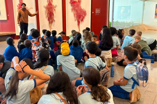 Alunos da EC 209 Sul visitam exposição Constelações Contemporâneas - destaque galeria Alunos da EC 209 Sul visitam exposição Constelações Contemporâneas - destaque galeria