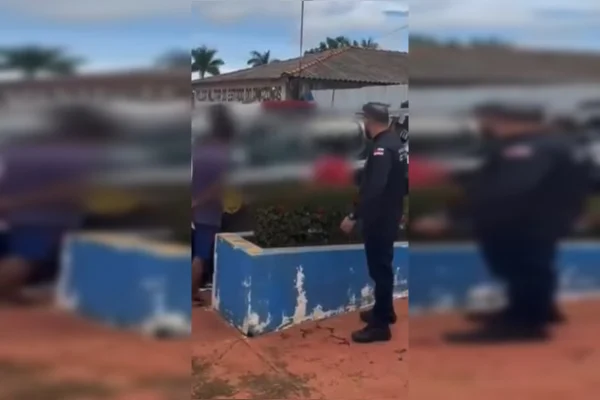 Mãe presa por fazer sexo oral em filh