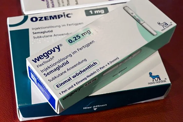 Três caixas de remédios para emagrecimento, perda de peso. Ozempic