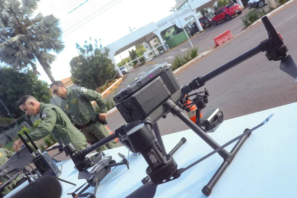 Policiais do Batalhão de Aviação Operacional (BAVOP) da PMDF faz varredura para encontrar drones nas imediações da residência do ex-presidente Jair Bolsonaro