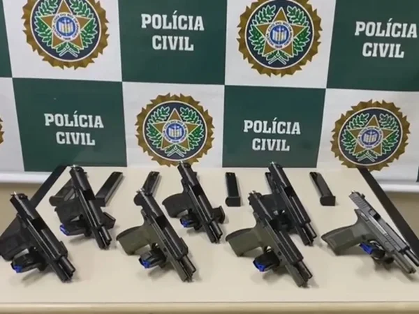 mulher-sete-pistolas-rj-metropoles