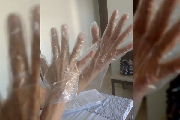 Luvas de plástico