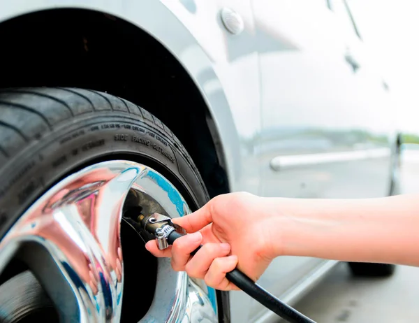 O que acaba com a vida útil do pneu do seu carro? Conheça os vilões