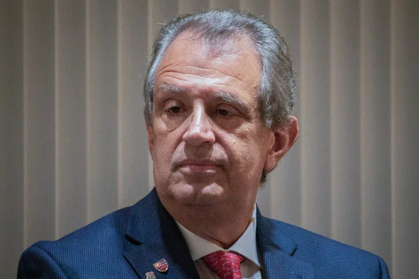 Luiz Eduardo Baptista toma posse como presidente do Flamengo