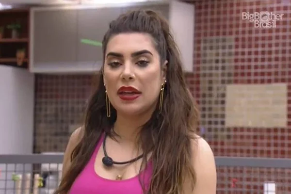 Naiara Azevedo se despede e diz que vai pedir para sair do BBB22