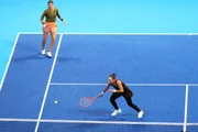 Brasileira e húngara superaram a sérvia Krunic e a cazaque Danilina por 2 sets 0. Brasileira e húngara superaram a sérvia Krunic e a cazaque Danilina por 2 sets 0.