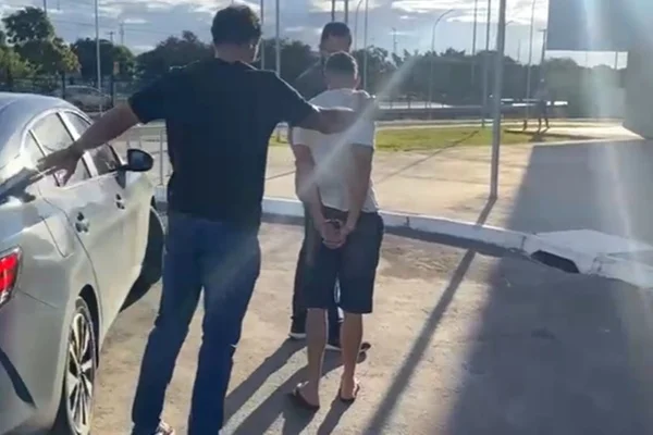 Homem de 21 anos é preso após estuprar a própria mãe no DF