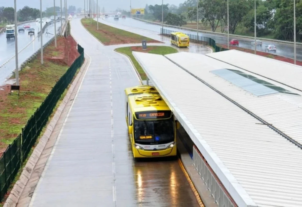 Taxistas têm permissão para circular no corredor do BRT Sul adiada